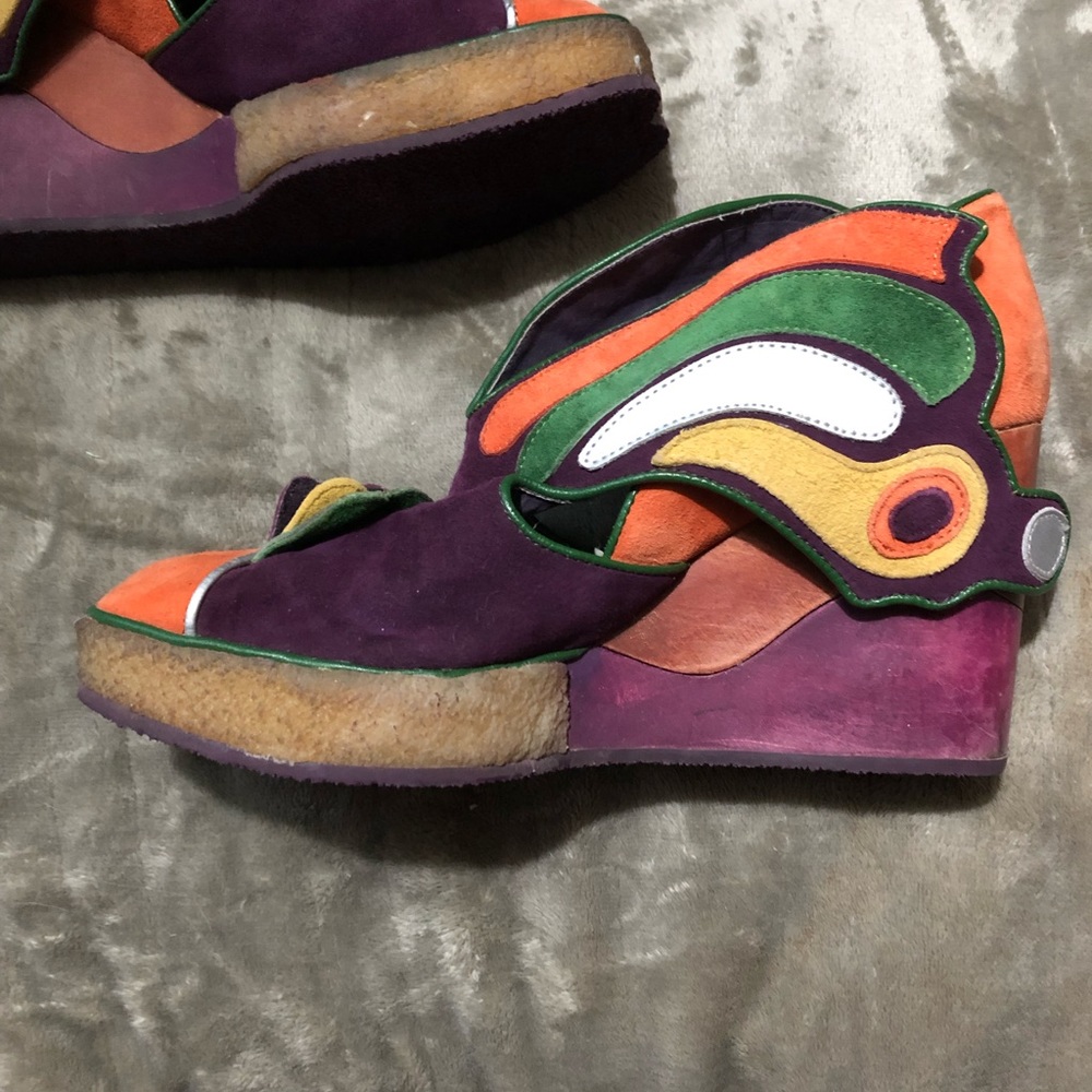Size 8.5 Irregular Choice Dimple Toe Wedge